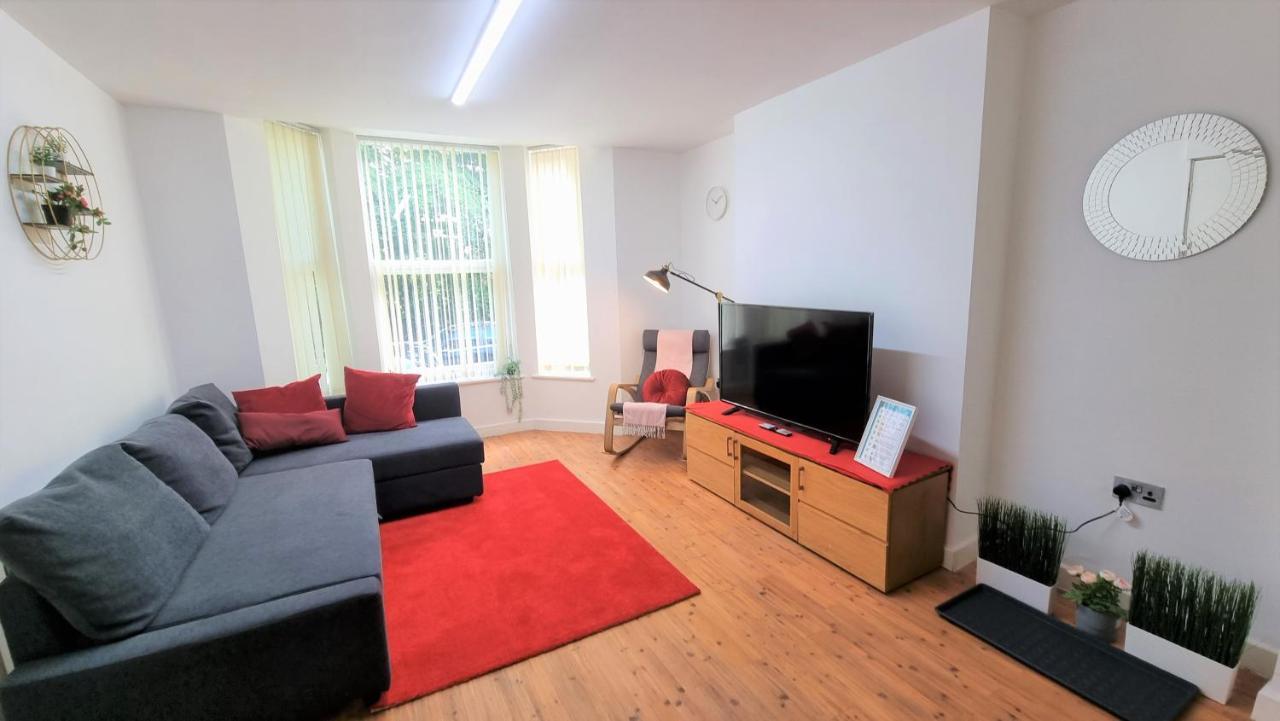 Beautiful And Spacious Apartment: 3 Beds & 2 Bath - Newly Renovated ,open-plan Kitchen/living Apartamento Manchester